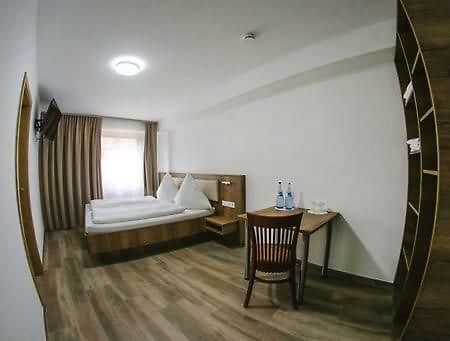 Look Hotel & Rooms Крайльсхайм Экстерьер фото